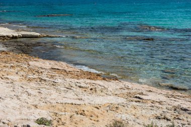 Kayalık deniz Sahili Kıbrıs