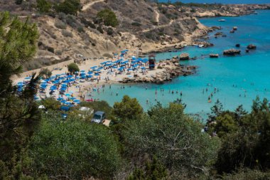 Turist tatil yaz sahilde rahatlatıcı