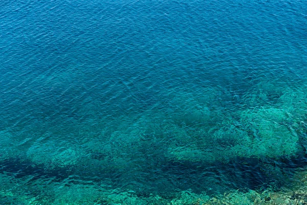 에메랄드, 푸른 바다 물 배경 — 스톡 사진