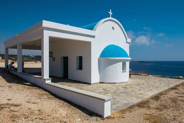 Turistler ve hacılar Agioi Anargyroi chapel situat ziyaret etti — Stok fotoğraf