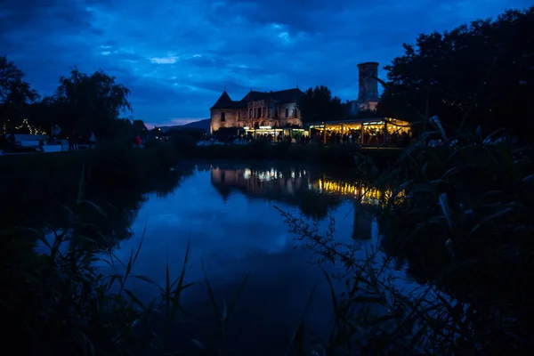 Castillo de Banffy, Bontida, Rumania. Festival del castillo eléctrico — Foto de Stock