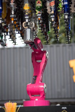 Makr Shakr dünyanın ilk robot bar kokteyl hazırlama sistemi