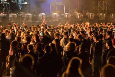 Bir festival elektronik bir konser zevk insan kalabalığı