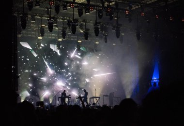 Sahne Alanı'nda bir live show bant