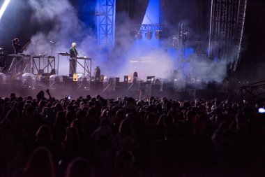 Sahne Alanı'nda bir live show bant