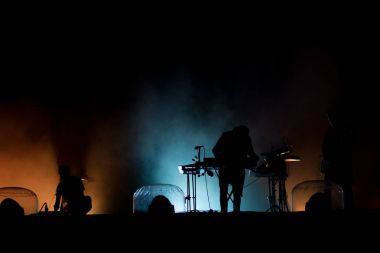 Canlı konser. Sanatçı sahne alanı'ndaki