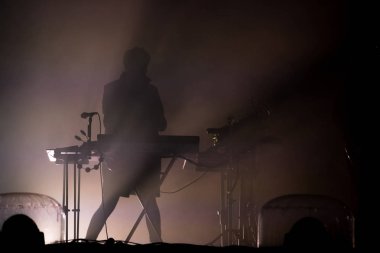 Canlı konser. Sanatçı sahne alanı'ndaki