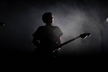 Canlı konser. Sanatçı sahne alanı'ndaki