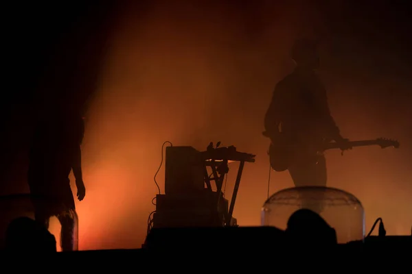 Um concerto ao vivo. Artista no palco — Fotografia de Stock