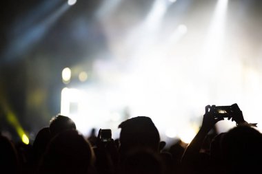 Akıllı telefonlar canlı konser kaydı tutan silah kaldırdı