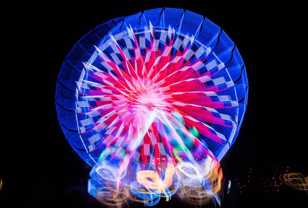 Roue géante floue, ferris la nuit — Photo