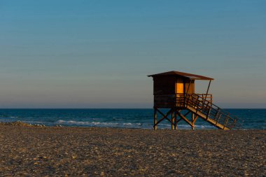 Baywatch kule sahilde