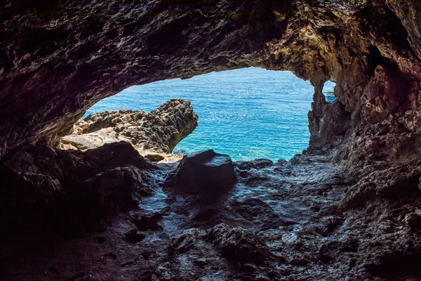 Vista mar de uma caverna — Fotografia de Stock