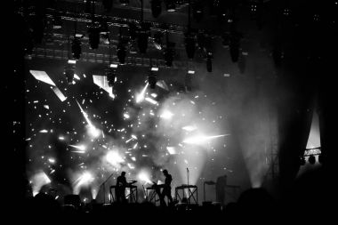 Sahne Alanı'nda bir live show bant