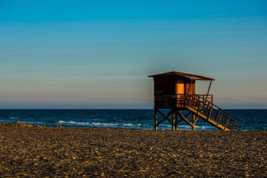 Baywatch kule sahilde