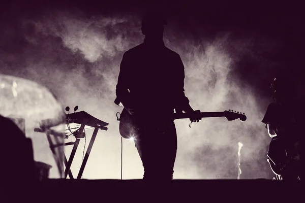 Guitarist playing live in stage lights — Stock Photo, Image