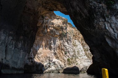 Mavi Mağara bir tekne yolculuğu gördün. Malta