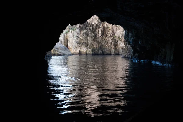 Pohled z mořská jeskyně Blue Grotto. Malta — Stock fotografie