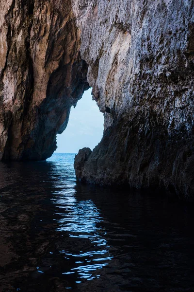 Pohled z mořská jeskyně Blue Grotto. Malta — Stock fotografie