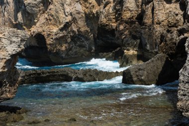 Mavi delik ve daraltılmış Azure pencere. Gozo, Malta