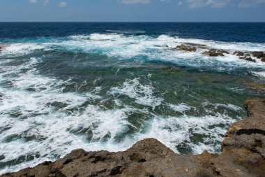 Mavi delik ve daraltılmış Azure pencere. Gozo, Malta