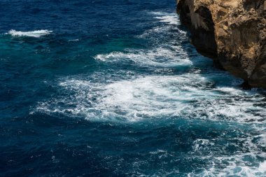 Mavi delik ve daraltılmış Azure pencere. Gozo, Malta