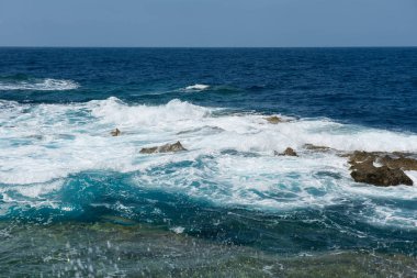 Mavi delik ve daraltılmış Azure pencere. Gozo, Malta
