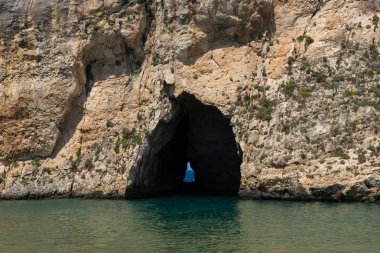 Dwejra defne, iç deniz. Gozo, Malta