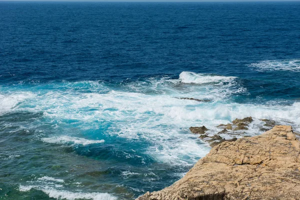 Il buco blu e la finestra azzurra crollata. Gozo, Malta — Foto Stock