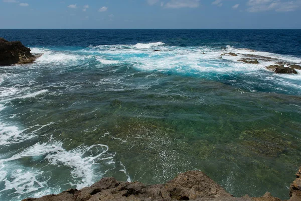 Mavi delik ve daraltılmış Azure pencere. Gozo, Malta