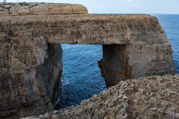Wied Il Mielah Kanyon, denize doğal arch. Gozo, Malta