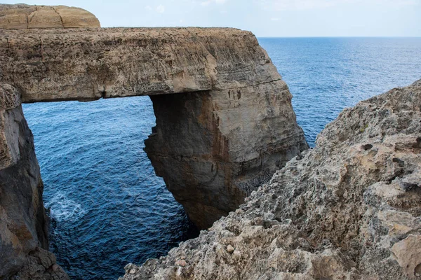 Wied Il Mielah Kanyon, denize doğal arch. Gozo, Malta