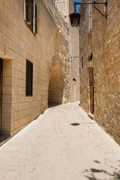 Mdina, Malta'da Ortaçağ dar sokak taş evler