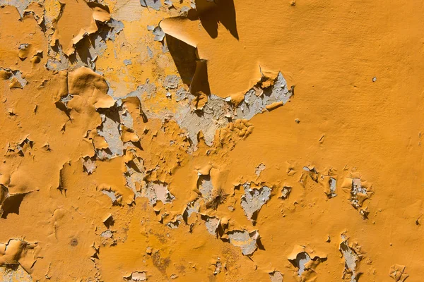 Orangenfarbe auf einer Wand abblättern — Stockfoto
