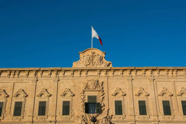 Vlag van Malta. Valletta, Malta — Stockfoto