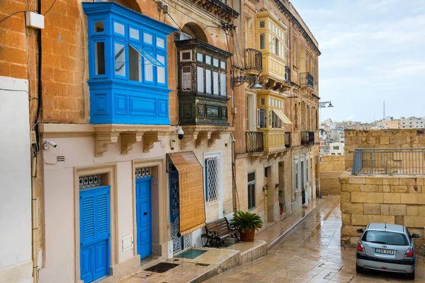 Colorido balcón pintado vibrante en Malta —  Fotos de Stock