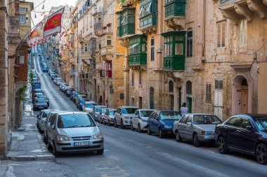 Valletta dar sokaklar otopark