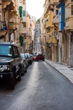Valletta dar sokaklar otopark