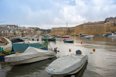 Tekneler ve yatlar Valletta, Malta ankraj