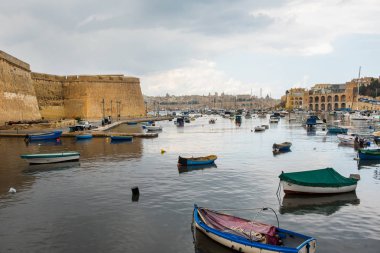 Tekneler ve yatlar Valletta, Malta ankraj