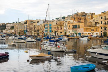 Tekneler ve yatlar Valletta, Malta ankraj