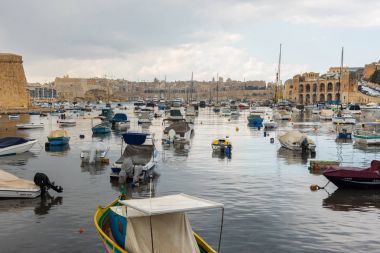 Tekneler ve yatlar Valletta, Malta ankraj