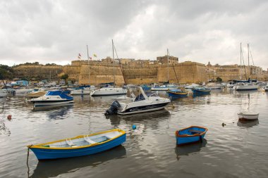 Tekneler ve yatlar Valletta, Malta ankraj