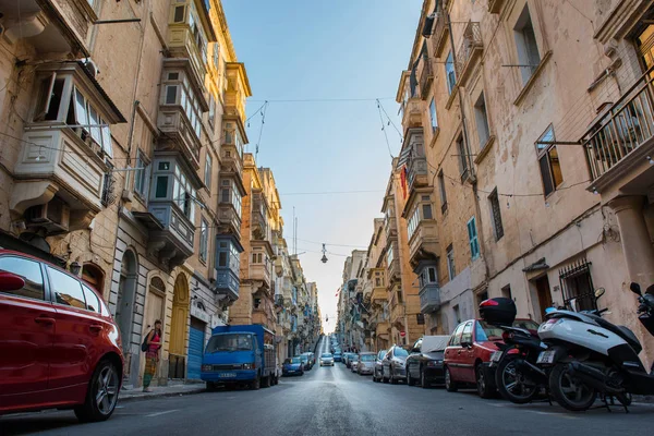 Valletta dar sokaklar otopark