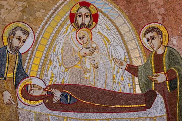 Религиозные христианские мозаики в Та-Пину — стоковое фото