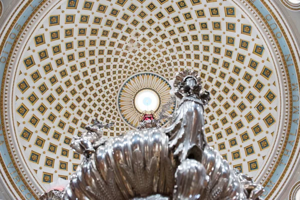 Interior de la cúpula de la rotonda Mosta. Malta —  Fotos de Stock