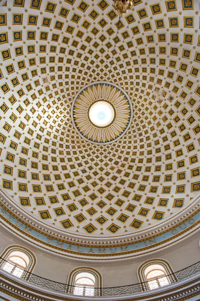 Interior de la cúpula de la rotonda Mosta. Malta — Foto de Stock