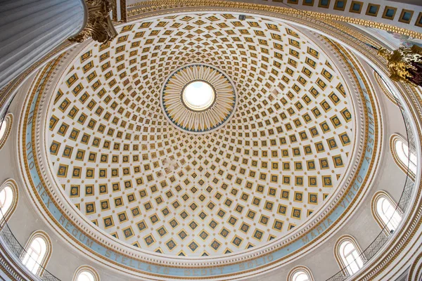 Interior de la cúpula de la rotonda Mosta. Malta —  Fotos de Stock