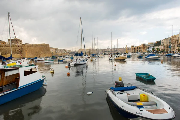 Tekneler ve yatlar Valletta, Malta ankraj
