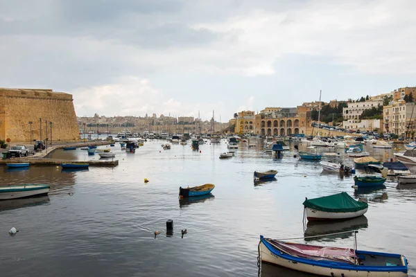 Tekneler ve yatlar Valletta, Malta ankraj